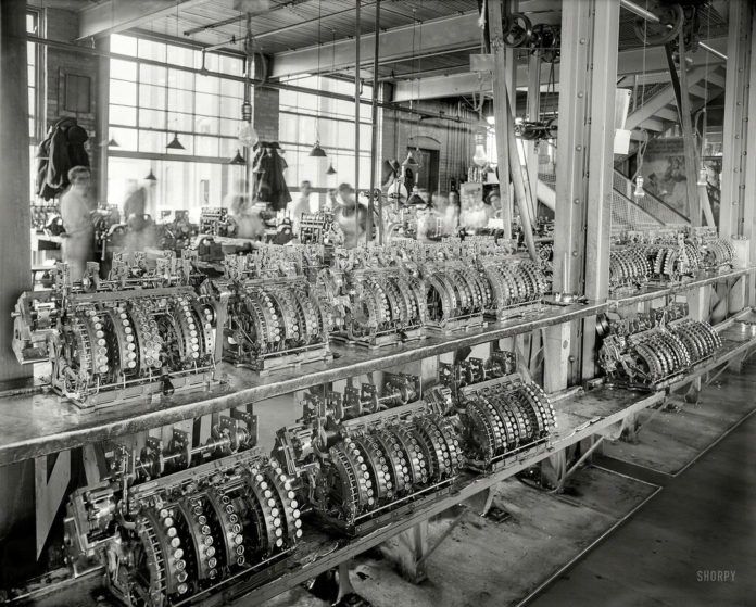 Завод по производству кассовых аппаратов //Фото: foto-history.livejournal.com