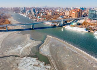 В Ростовской области из-за сильного ветра обмелел Дон Обмелевший Дон //Фото: Денис Демков