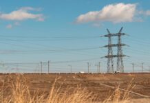 На электромагистрали «Матвеев Курган — Квашино» установит новый грозозащитный трос //Фото: правительство РО