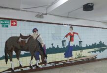 В подземных переходах Ростова демонтируют легендарную мозаику
