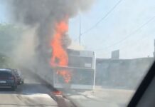 В Ростове на Стачках загорелся автобус