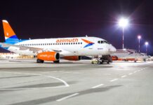 Политолог: Решение об открытии аэропорта Платов принимают силовые структуры Авиалайнеры «Суперджет 100» авиакомпании «Азимут» на стоянке в аэропорту Платов //Фото: пресс-служба авиакомпании «Азимут»