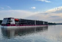 Круизный лайнер «Мустай Карим» отправлися из Ростова в Анапу впервые в 2021 году