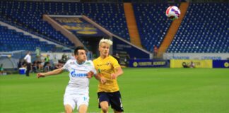 ФК «Ростов» проиграл «Зениту» со счетом 2:4 Момент игры между ФК «Ростов» и «Зенит» //Фото: Денис Демков