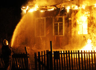 При пожаре в частном доме в Азовском районе погибли четыре человека Пожар // фото: rostov.mk.ru