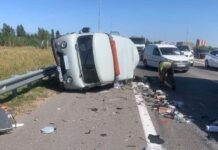 В Ростовской области перевернулась машина с рабочими // фото: телеграм-канал "Ростов №1"