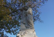 В Таганроге увеличили число экскурсионных маршрутов на Старое кладбище