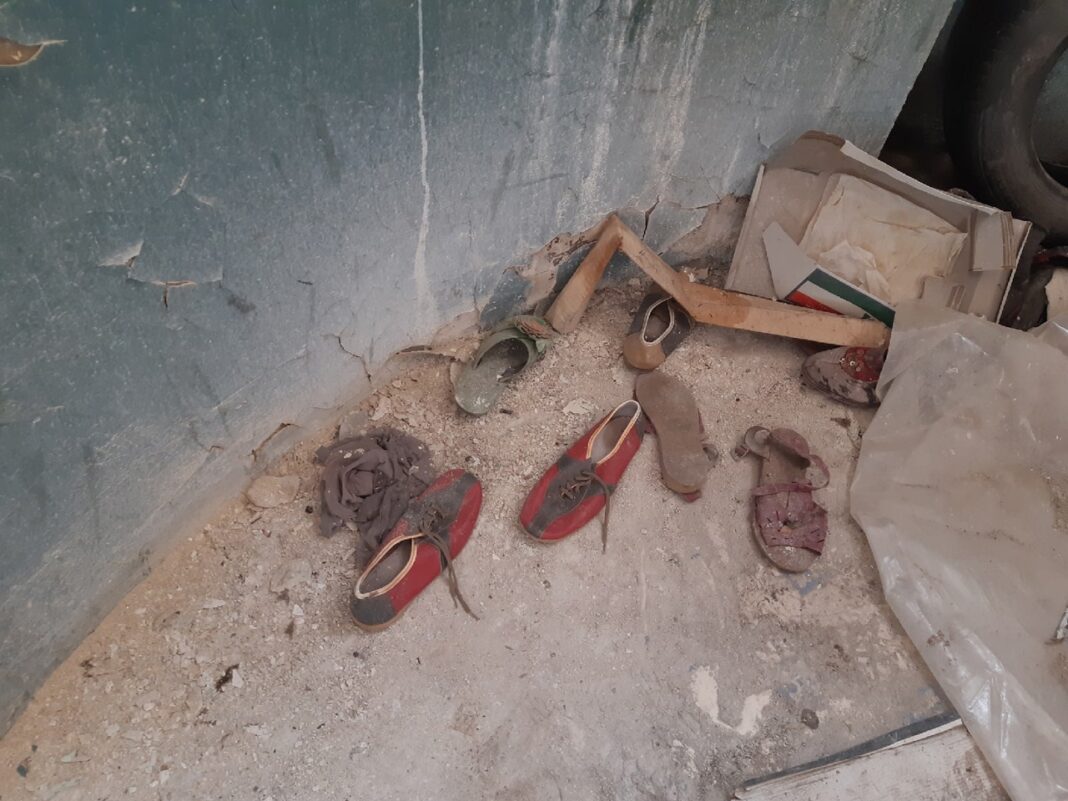 Жильцы коммуналок оставили свои вещи // фото: Ксения Дубко, «Городской репортер»