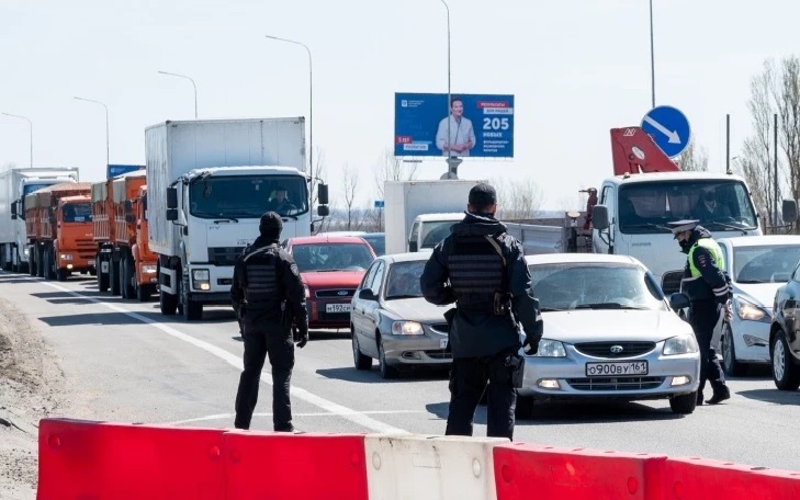 В Краснодарском крае ввели досмотр машин из-за угроз терактов