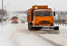 С улиц Ростова вывезли 400 тонн снега На федеральных трассах в Ростовской области снег убирали 65 спецмашин //Фото: пресс-служба ФКУ Упрдор Москва-Волгоград