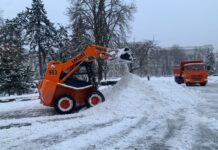 В Ростове 150 единиц спецтехники убирают снег