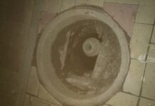 В центре Ростова на Семашко украли крышки от люков и ворота