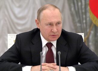 Президент России отметил важность Ростовской области Президент России Владимир Путин во время срочного заседания Совета безопасности РФ //Фото: tvzvezda.ru