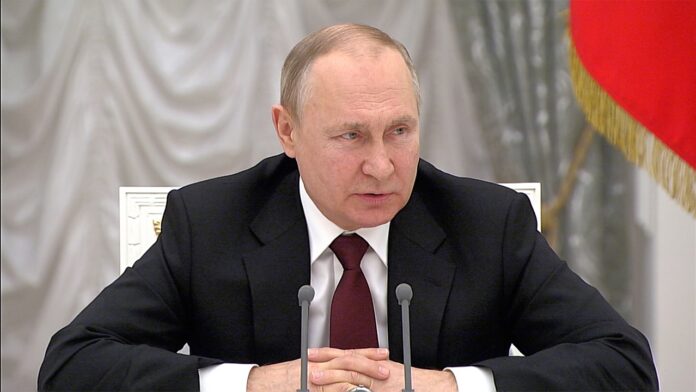 Президент России Владимир Путин во время срочного заседания Совета безопасности РФ //Фото: tvzvezda.ru