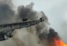 В Ростове на Западном загорелся склад