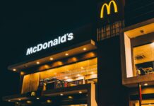 Закрытие «Макдоналдса», возвращение Валерия Карпина в ФК «Ростов» и блокировка Instagram: итоги // фото: моллы.ру