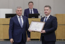 Депутату Госдумы от Ростовской области Антону Гетта вручили Почетную грамоту Депутату Госдумы от Ростовской области Антону Гетта вручили Почетную грамоту //Фото предоставлено Антоном Гетта