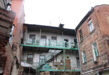 Число снесенных аварийных домов в Ростовской области сократилось в 3,4 раза Аварийный жилой дом в Ростове //Фото с сайта big-rostov.ru