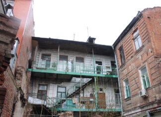 Число снесенных аварийных домов в Ростовской области сократилось в 3,4 раза Аварийный жилой дом в Ростове //Фото с сайта big-rostov.ru